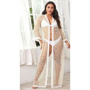 Plus Lace Trim Ditsy Floral Mesh Robe